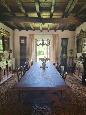 تناول الطعام