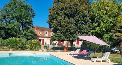 Maison calme dans un parc . ideal famille.