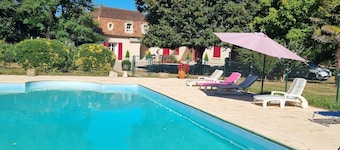 Quiet house in a park. ideal family.