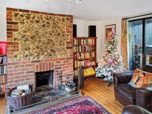 Interior - A lovely traditional Norfolk barn conversion in the heart of the coastline. (Sidestrand, near Cromer)