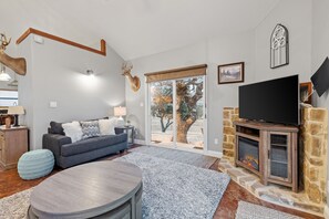 Smart TV, fireplace
