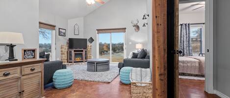 2 chambres, fer et planche à repasser, Wi-Fi gratuit, draps fournis