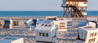 Romantic canal house with garden and direct water access