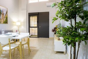 Dining - Sun and Passion by RentalSevilla (Sevilla)
