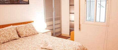 2 室のベッドルーム、WiFi、ベッドシーツ