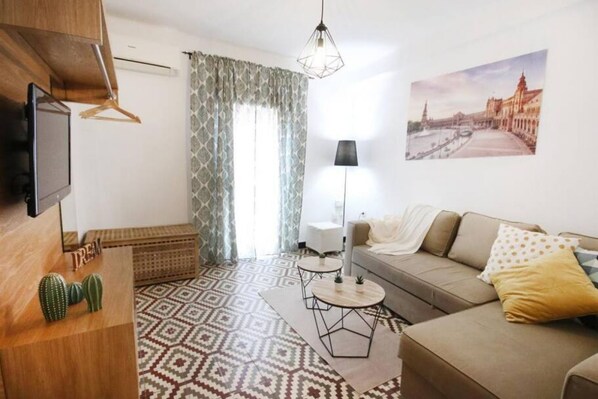 TV - Rental Sevilla Beyond Triana's origins (Sevilla)