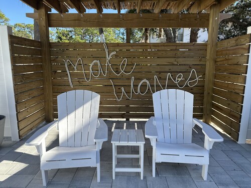 *Salty Sol*-Heated Pool, Golf Cart available to rent, short walk to the beach!🏝