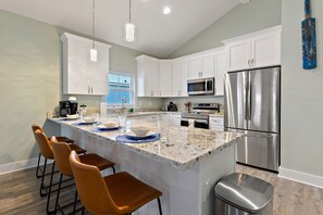 Fridge, microwave, oven, stovetop - Brand new home with Beautiful beach views (Gulfport)