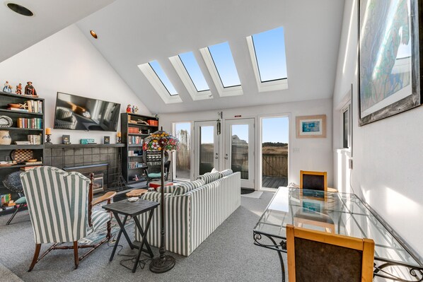 TV, fireplace, DVD player, books