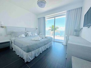 2 habitaciones, escritorio, tabla de planchar con plancha y wifi gratis 