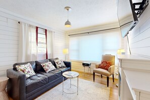 Televisión y chimenea 