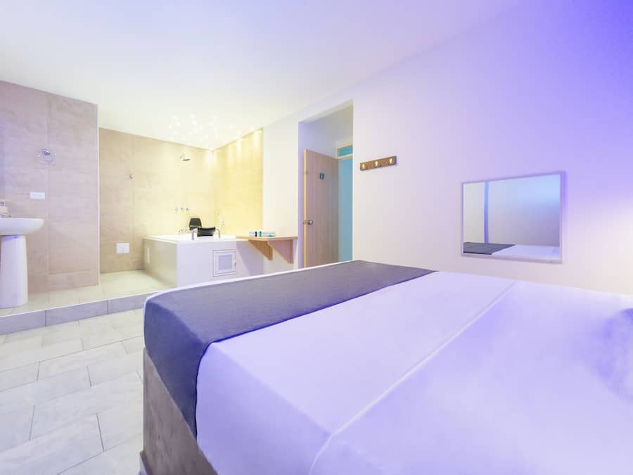 Quarto casal superior | Roupas de cama antialérgicas, ferros/tábuas de passar roupa