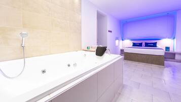 Superior Double Room | Bathroom