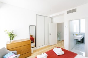 3 chambres, fer et planche à repasser, lit parapluie, Wi-Fi gratuit