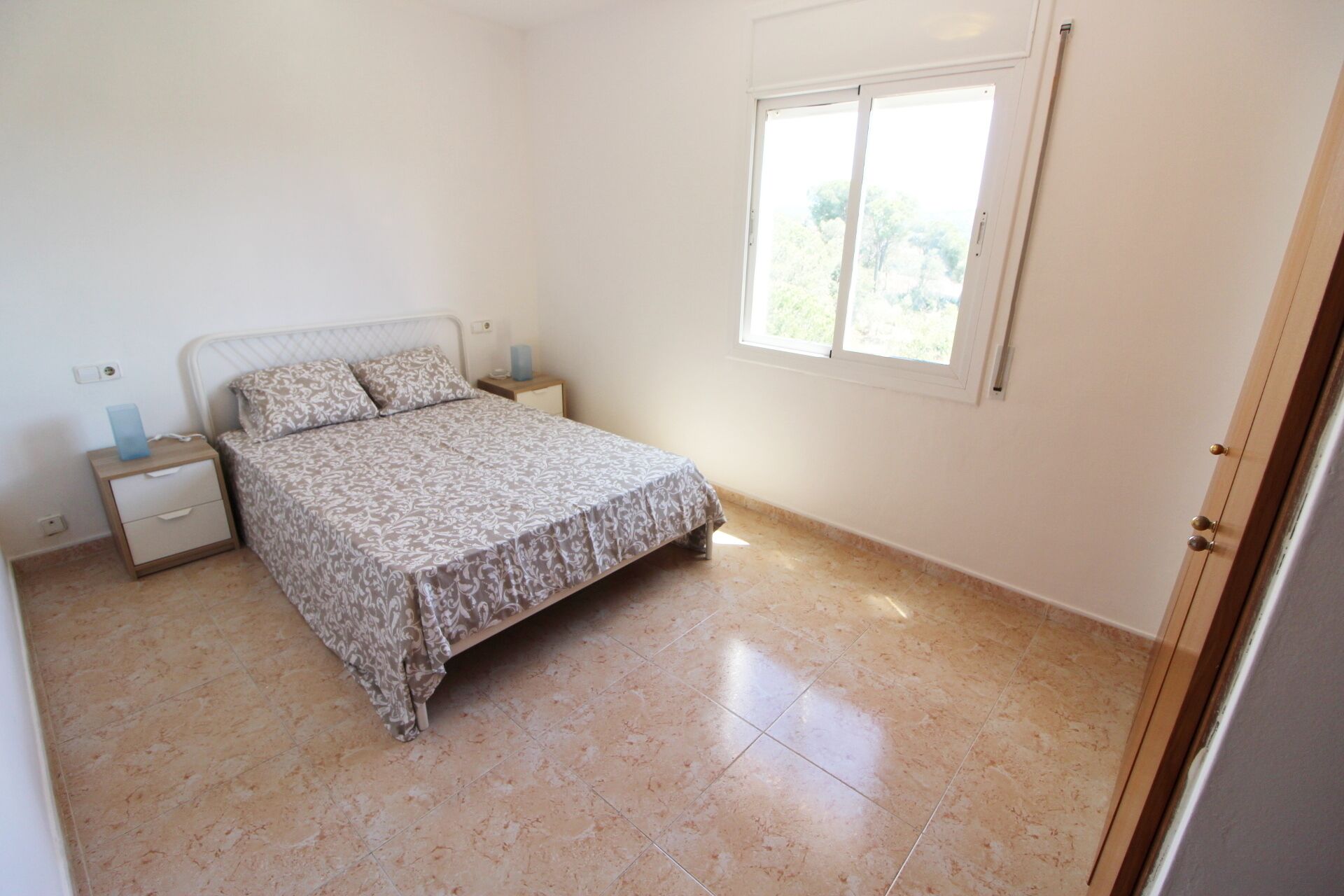 3 slaapkamers, een strijkplank/strijkijzer, gratis wifi, beddengoed