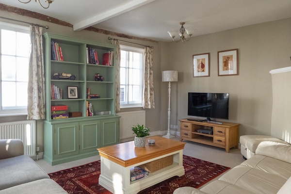 Spacious living area with wifi and smart TV