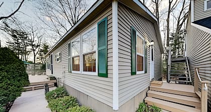 Mariner's Reach with Epic Water View. Pet Friendly Fenced-In Yard.