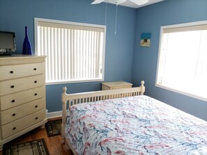 3 bedrooms, iron/ironing board, free WiFi, bed sheets - Monthly winter rates. Ground floor. Heart of Surf City. 515 N. Shore Dr. Apt. #3 (Surf City)