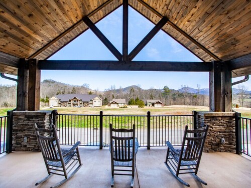 Abrams Retreat at Cades Cove w/ Mountain Views!