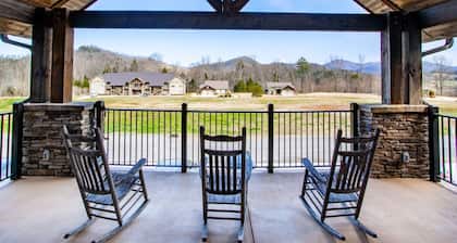 Abrams Retreat at Cades Cove w/ Mountain Views!