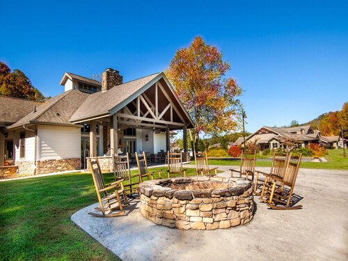 Abrams Retreat at Cades Cove w/ Mountain Views!