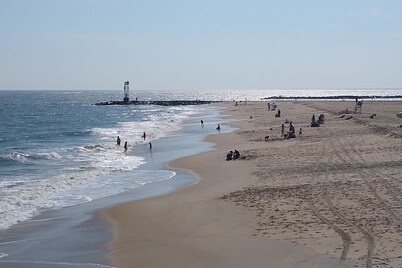 Bright, sunny condo with ocean and bay views in walkable Midtown location