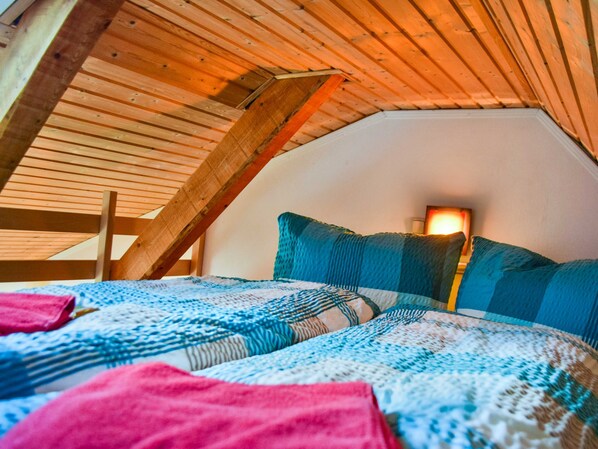 3 bedrooms, travel crib, WiFi, bed sheets