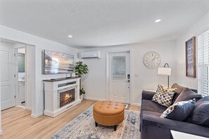Smart TV, fireplace