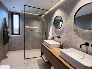 Shower, hair dryer, bathrobes, slippers