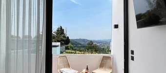 Cosy Home, with heated 66m2 pool , friendly to disabled guests.