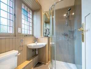 Duschwanne, Haartrockner, Bidet, Handtücher
