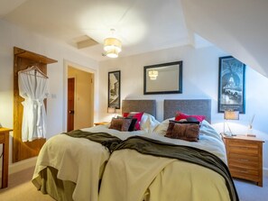 8 habitaciones, escritorio y tabla de planchar con plancha 