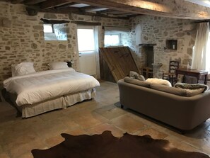 2 bedrooms, iron/ironing board, travel crib, free WiFi