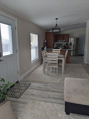 Cheerful 2 bedroom 2 bath home in Sheridan.