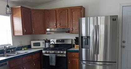 Cheerful 2 bedroom 2 bath home in Sheridan.