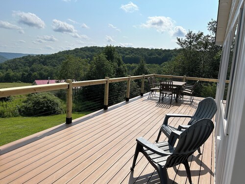 Quiet retreat, valley views, zoned heating and cooling fire pit and new deck!