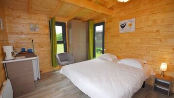 1 bedroom, bed sheets, wheelchair access