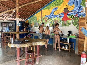 Trang thiết bị bếp chung