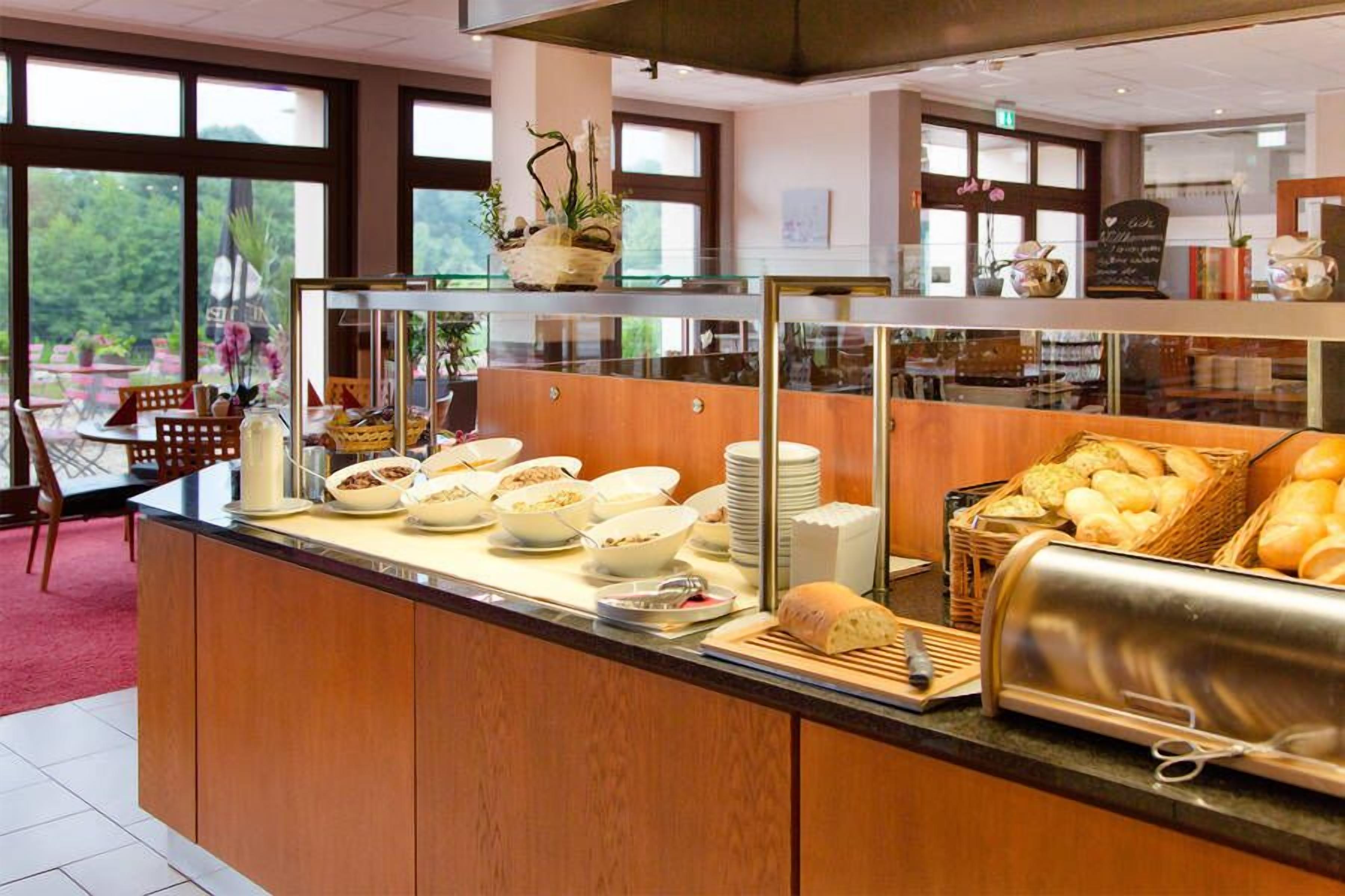 Daily buffet breakfast (EUR 15.90 per person)