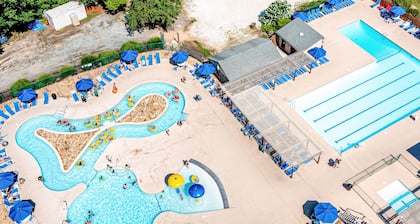 Resort condo with multiple balconies, resort beach access, pool, golf & Hot Tub