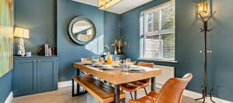 Luxury cottage with hot tub & log burner in Town