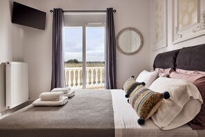 6 bedrooms, in-room safe, iron/ironing board, free WiFi