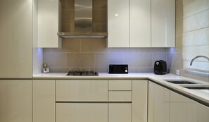 Micro-ondes, four, plaque de cuisson, lave-vaisselle