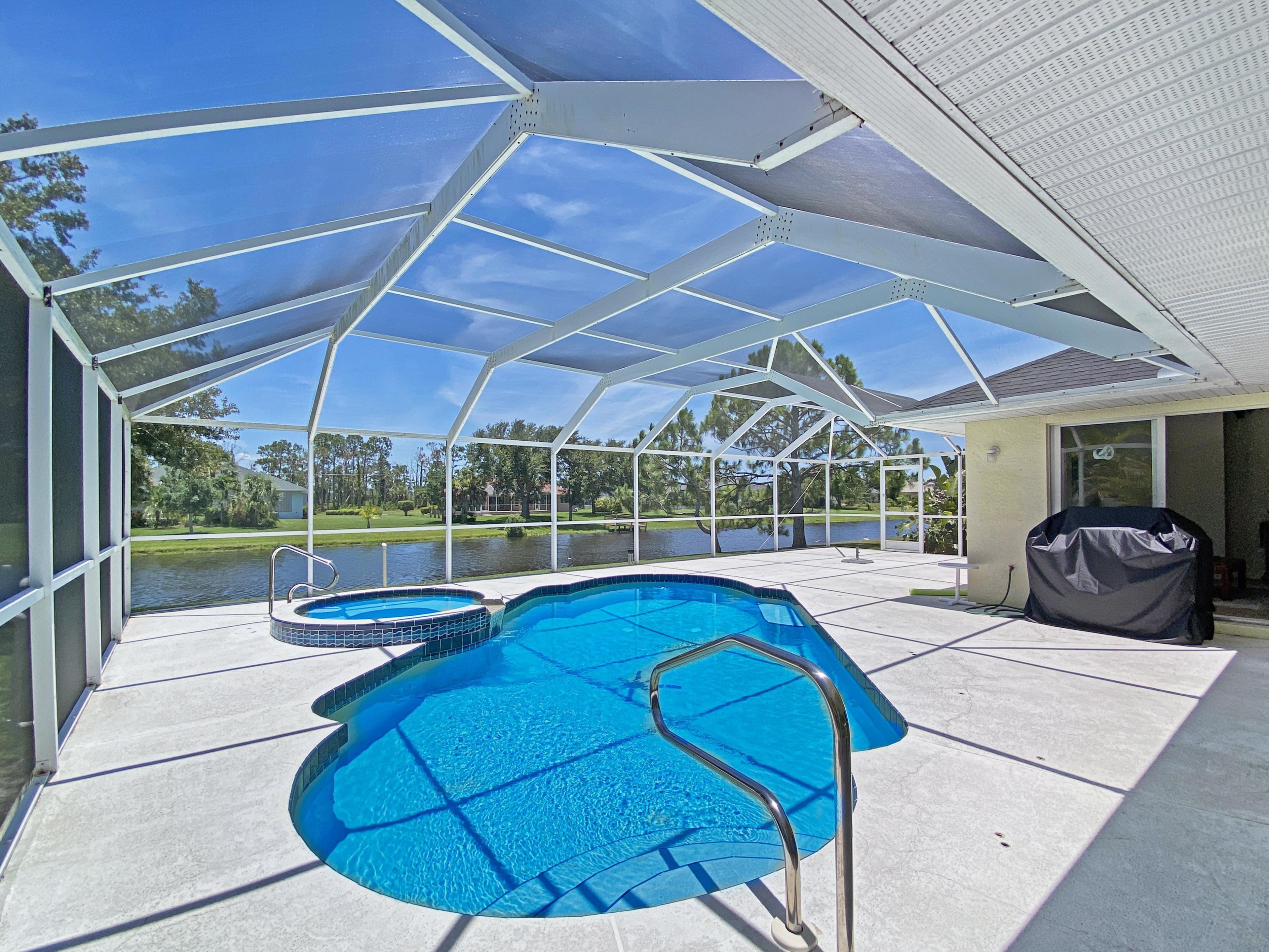 Badger house, full refund*, heated pool, sleeps 6