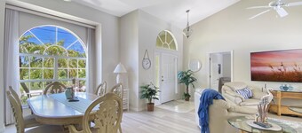 Badger house, full refund*, heated pool, sleeps 6