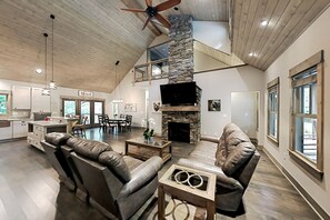 Televisión y chimenea 