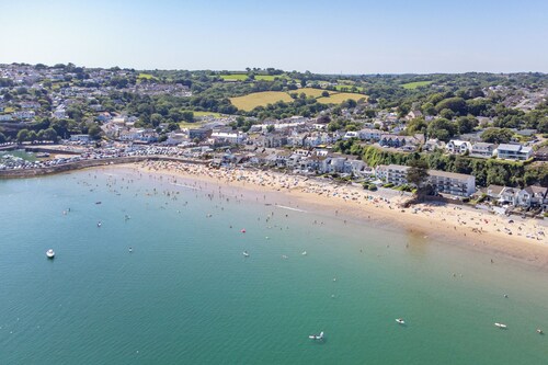 Plas Gwyn - Large Cottage, Walk to Beach