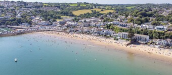 Plas Gwyn - Large Cottage, Walk to Beach