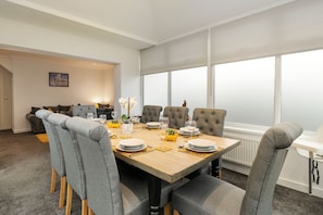 Dining - Plas Gwyn - Large Cottage, Walk to Beach (Saundersfoot)