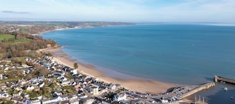 Plas Gwyn - Large Cottage, Walk to Beach